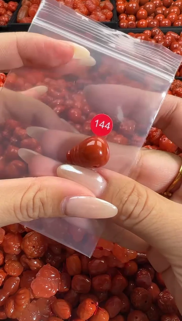 颈饰未镶嵌南红玛瑙1