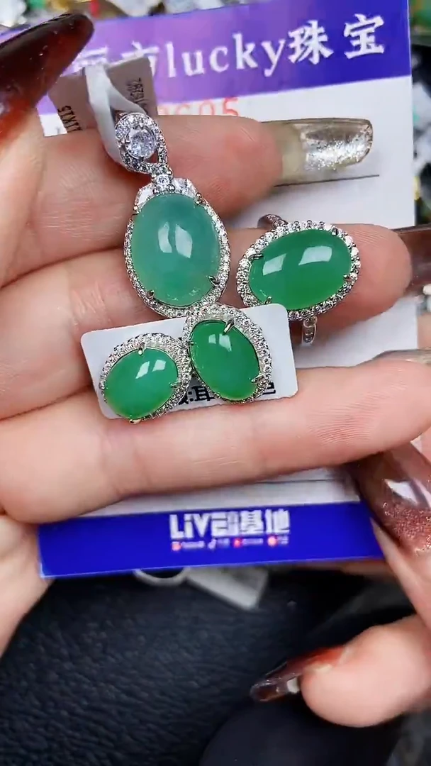 颈饰银S925镶嵌翡翠8605