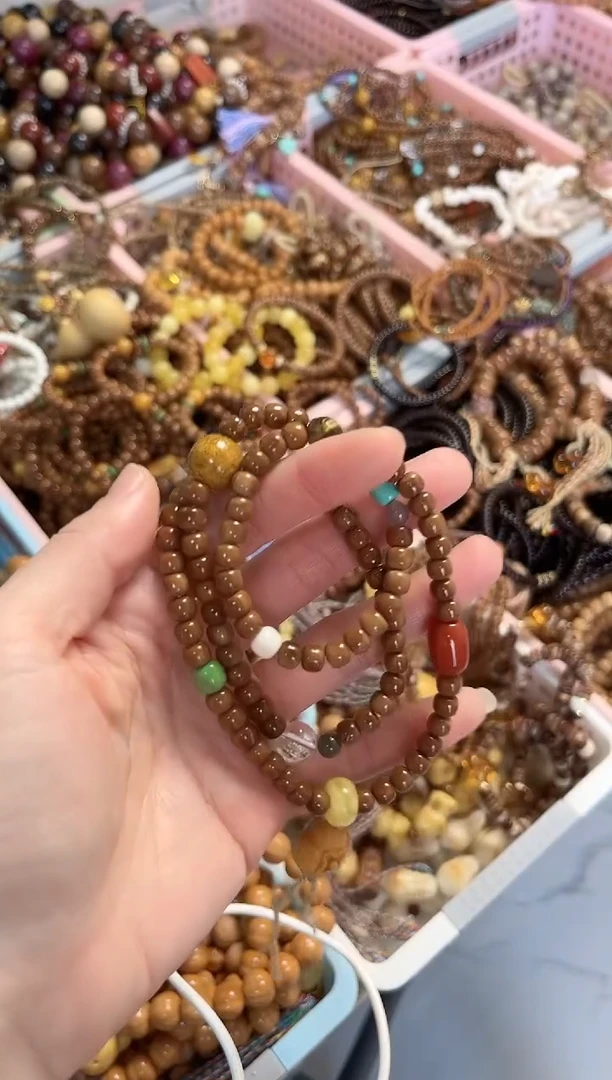 手串蜜蜡未镶嵌库克老型6*5mm搭配蜜蜡玛瑙三圈