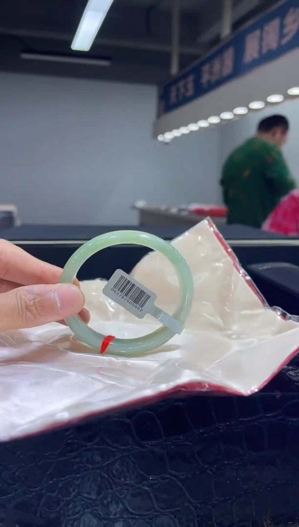 未镶嵌手镯（贵妃镯）翡翠4 5152