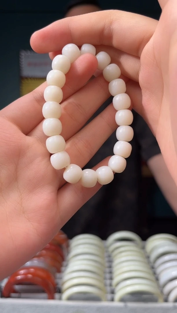 和田玉未镶嵌颈饰手串