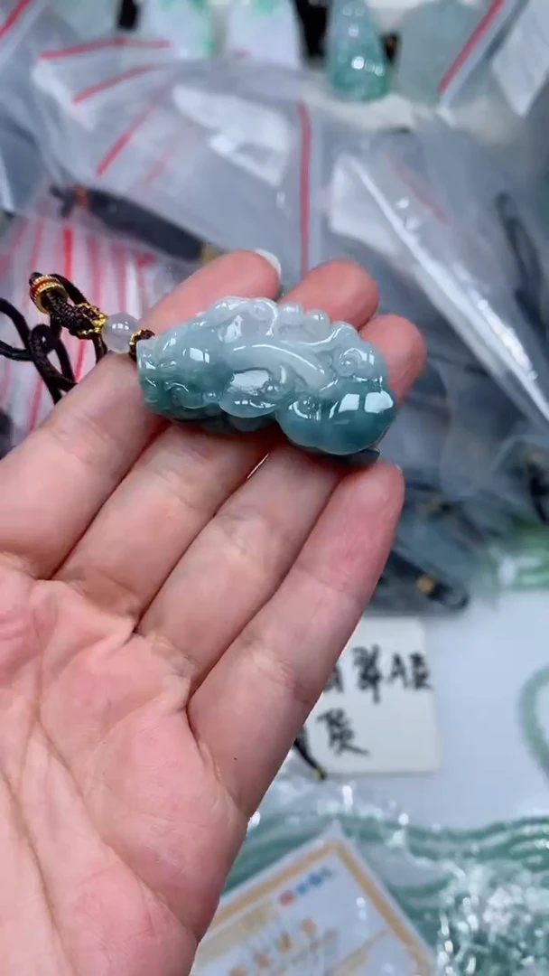 颈饰未镶嵌翡翠吊坠