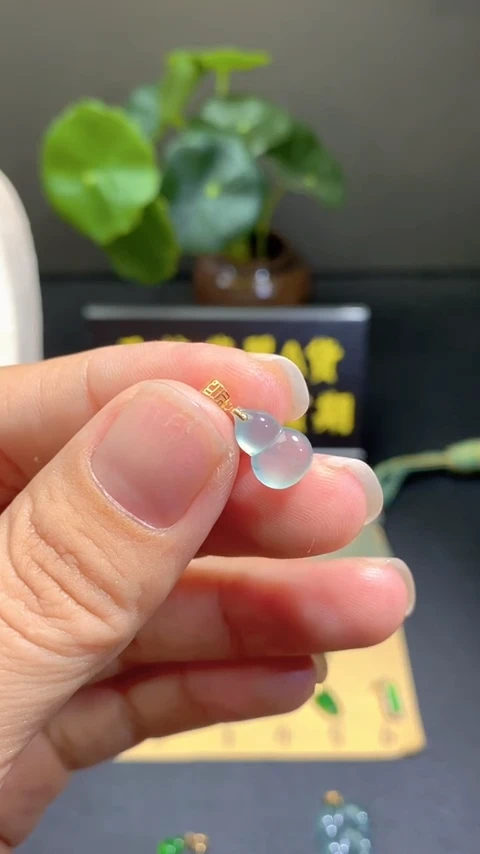 颈饰18K金镶嵌翡翠翡翠A货