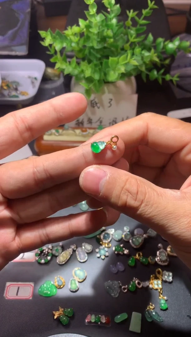 吊坠(不含链)未镶嵌翡翠?*陈1