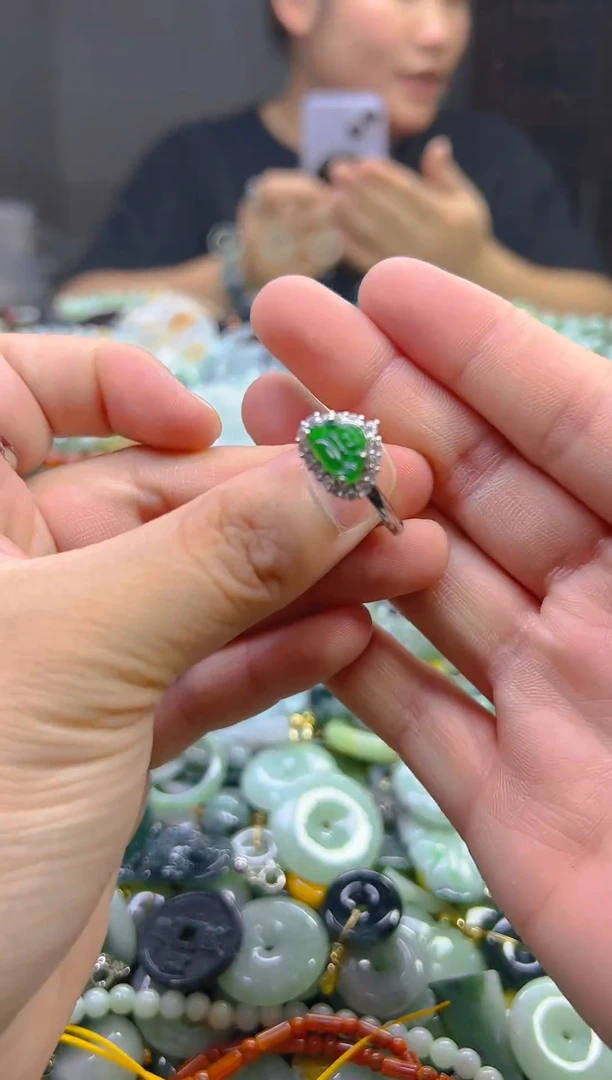 翡翠未镶嵌颈饰/U/翡翠A货,一件也是批发价