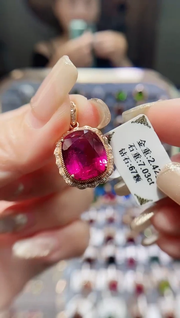 18K金镶嵌颈饰碧玺7.03.