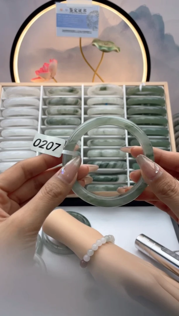 未镶嵌手镯石英质玉0207