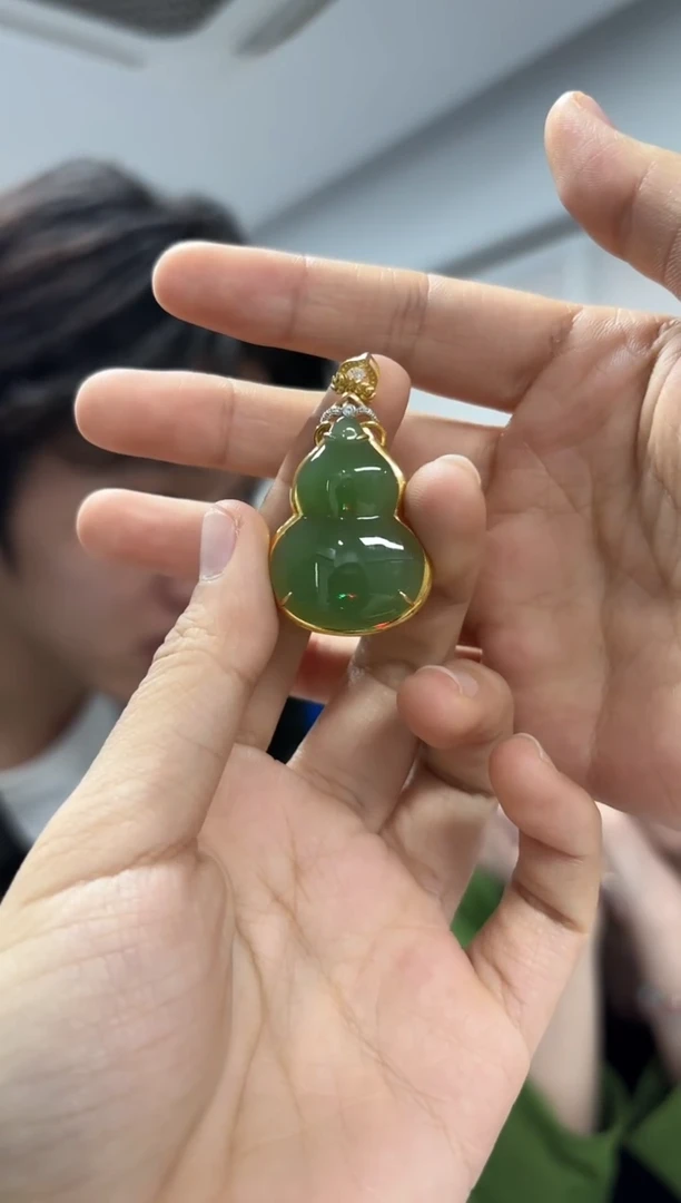 颈饰18K金镶嵌和田玉（多样性发一件）