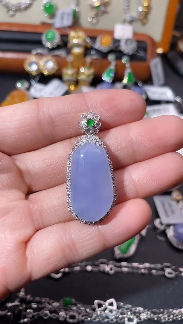 【闪购商品】翡翠吊坠(不含链)18K金镶嵌吊坠