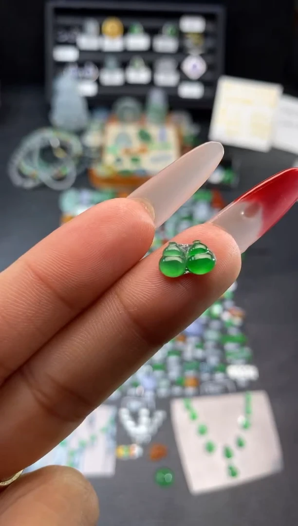 【闪购商品】翡翠挂件未镶嵌葫芦