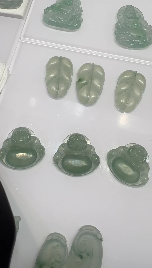 未镶嵌定制翡翠佛公