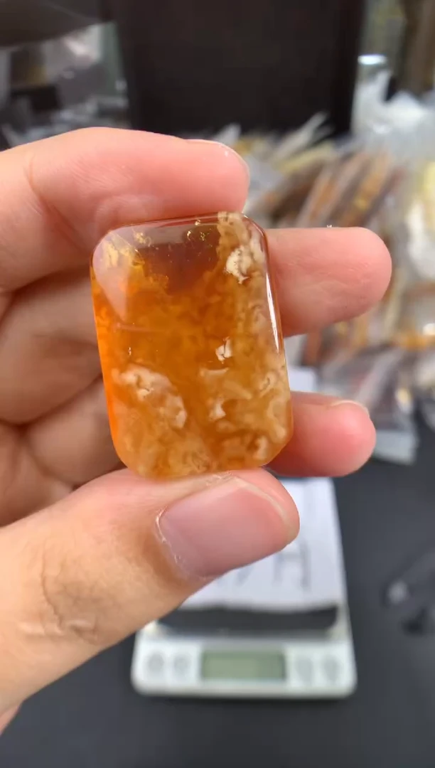 琥珀未镶嵌珠宝奇石1