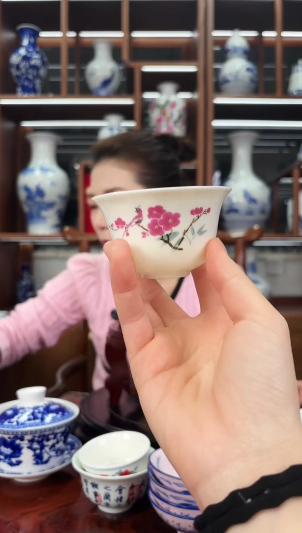 A01景德镇翠竹红梅压手杯1只