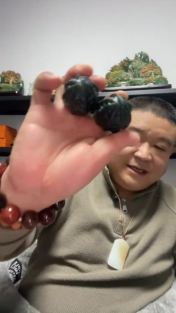 未镶嵌蛇纹石玉核桃一对