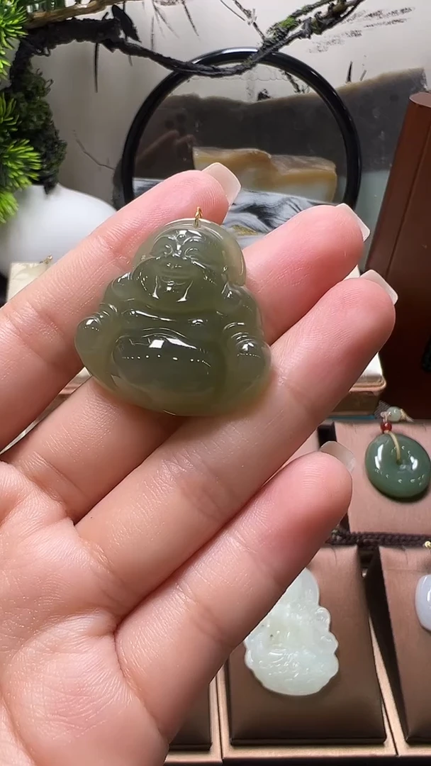 颈饰未镶嵌和田玉吊坠