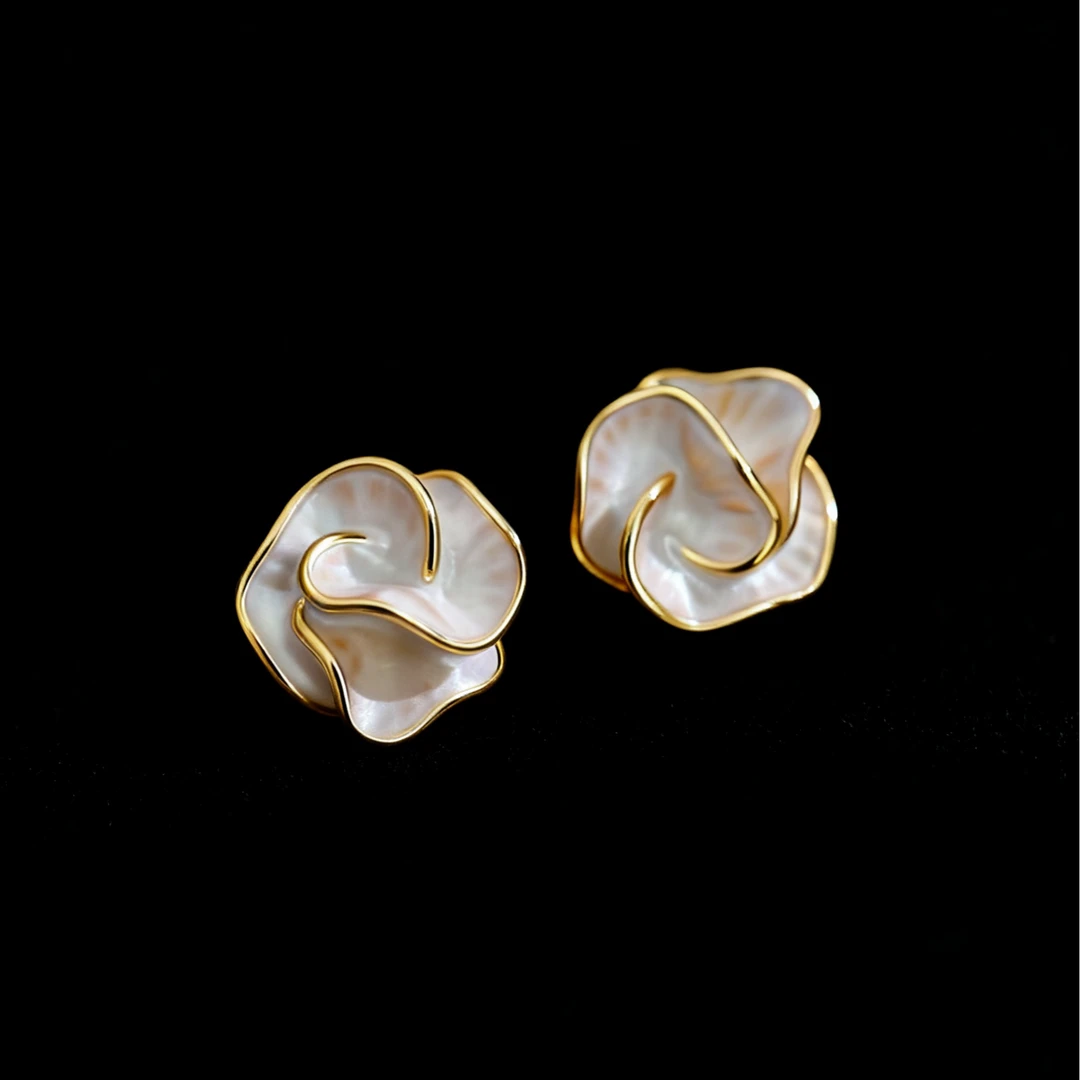 S925银 A3023 【优雅山茶花】温柔优雅小香风耳钉