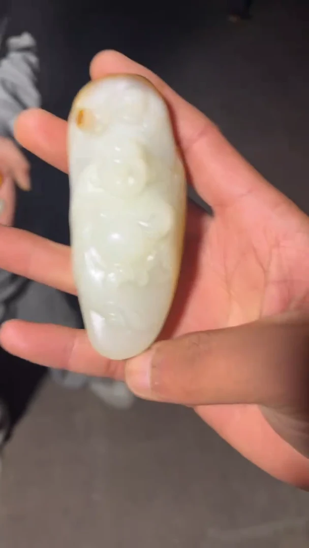 颈饰未镶嵌和田玉（糖玉）1