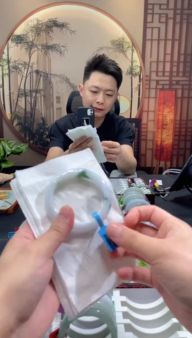 未镶嵌手镯翡翠000051529