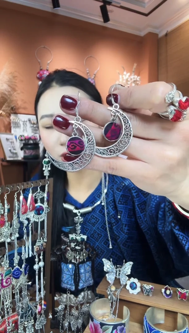 【闪购商品】刺绣纯手工民族风耳环