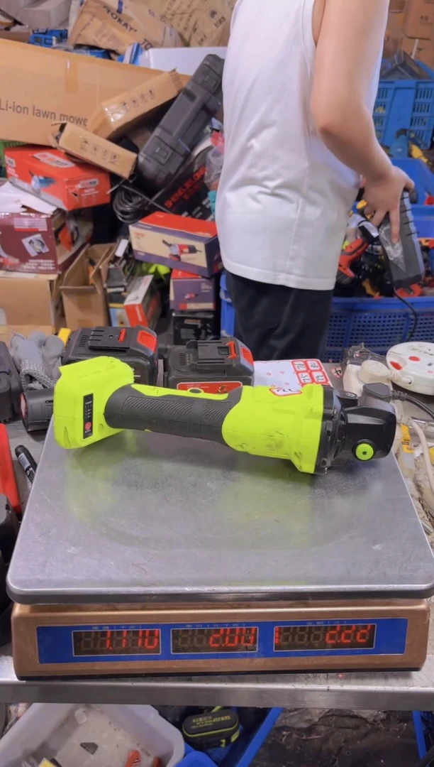 H***L 二手电动工具默认裸机微瑕(直播为准)无电池无运险072