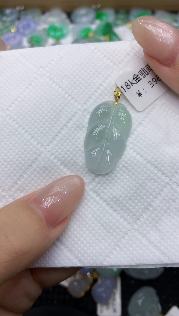 翡翠18K金镶嵌颈饰111111111111