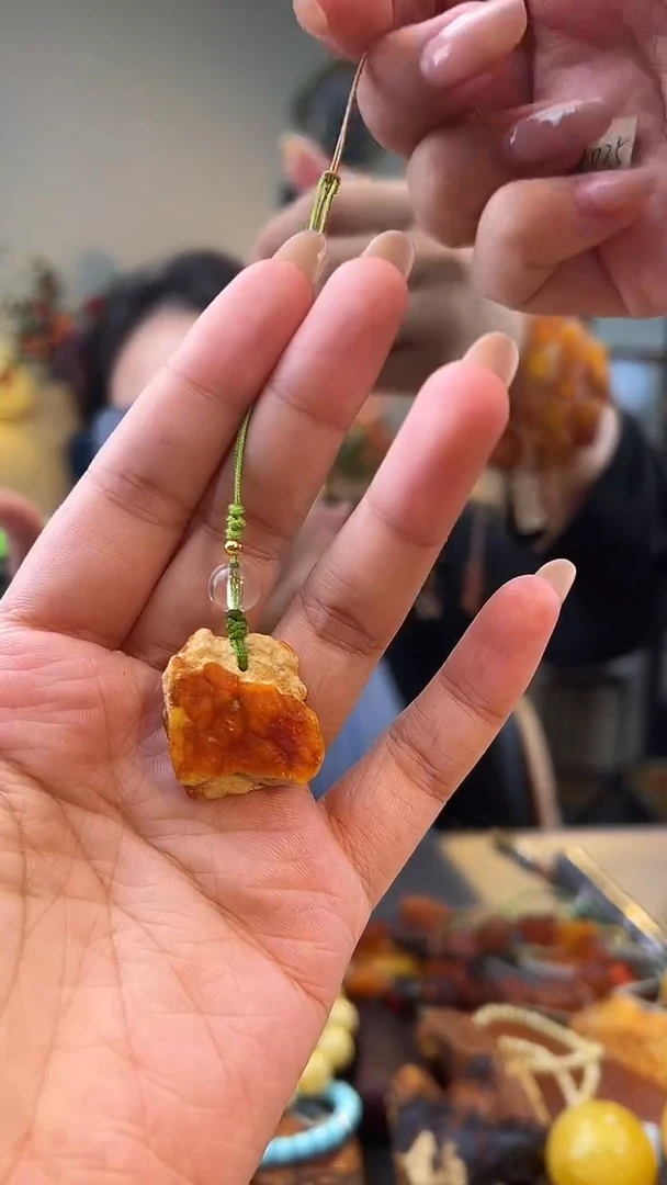 琥珀颈饰未镶嵌挂件