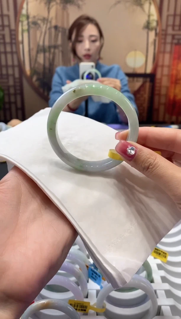 【闪购商品】翡翠手镯未镶嵌000034523