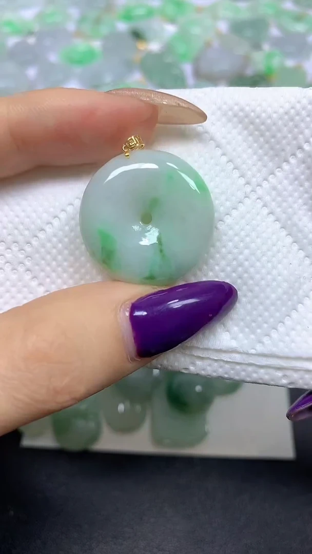 颈饰18K金镶嵌翡翠