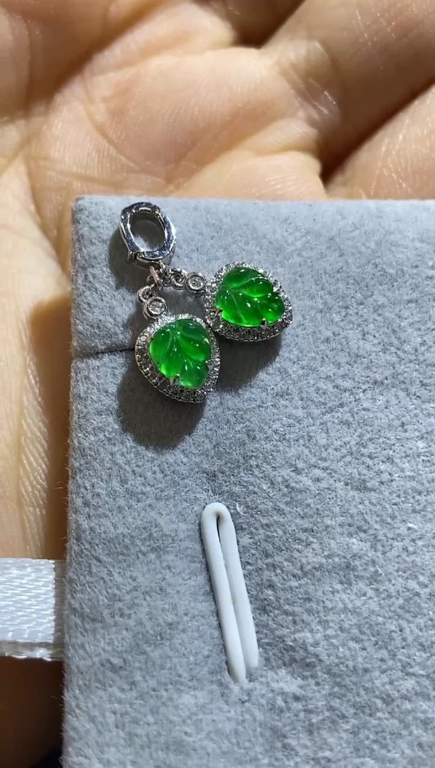 颈饰18K金镶嵌翡翠收到货48小时鉴赏期（超时不退不换）新年配饰