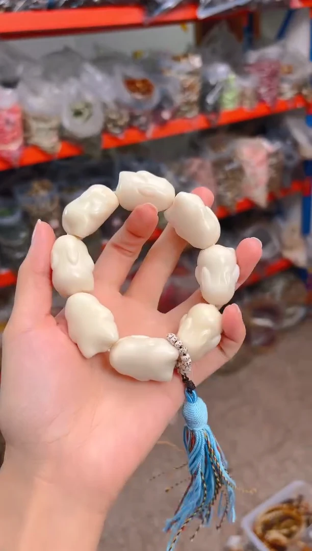 吊坠菩提根/象牙果白色趴趴兔手持