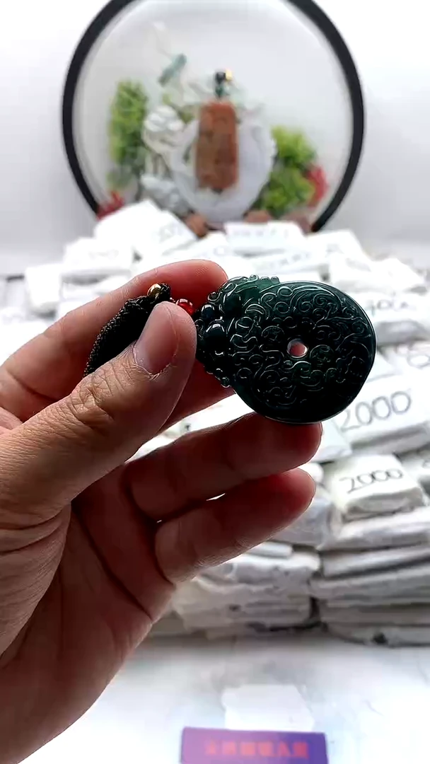 翡翠未镶嵌颈饰扣子2