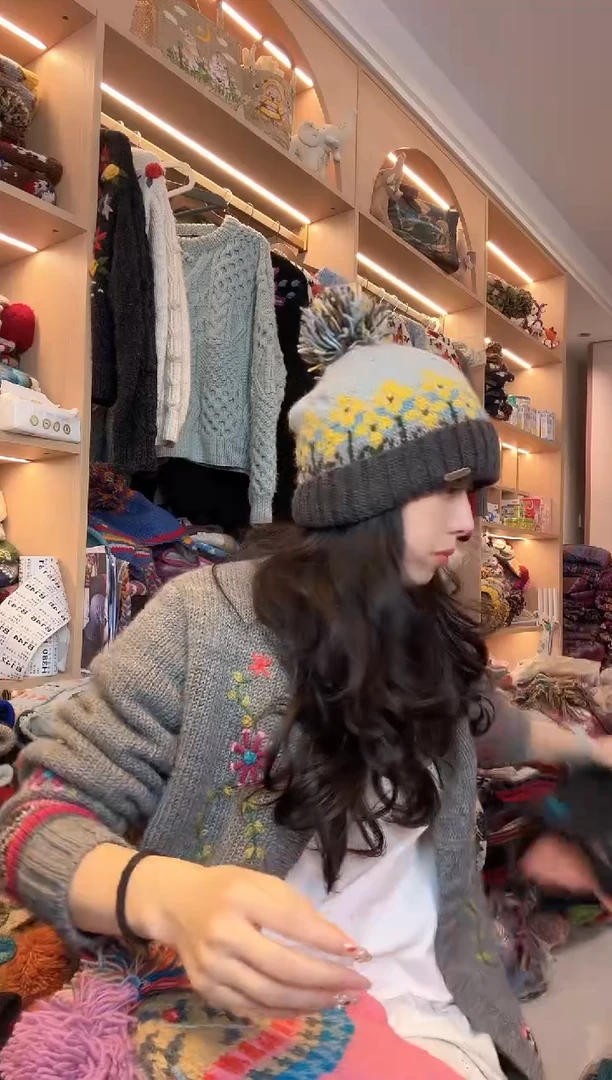 羊毛纯手工刺绣帽子