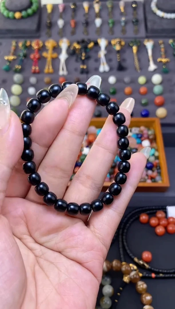 未镶嵌和田玉挂件7mm黑青老型手串