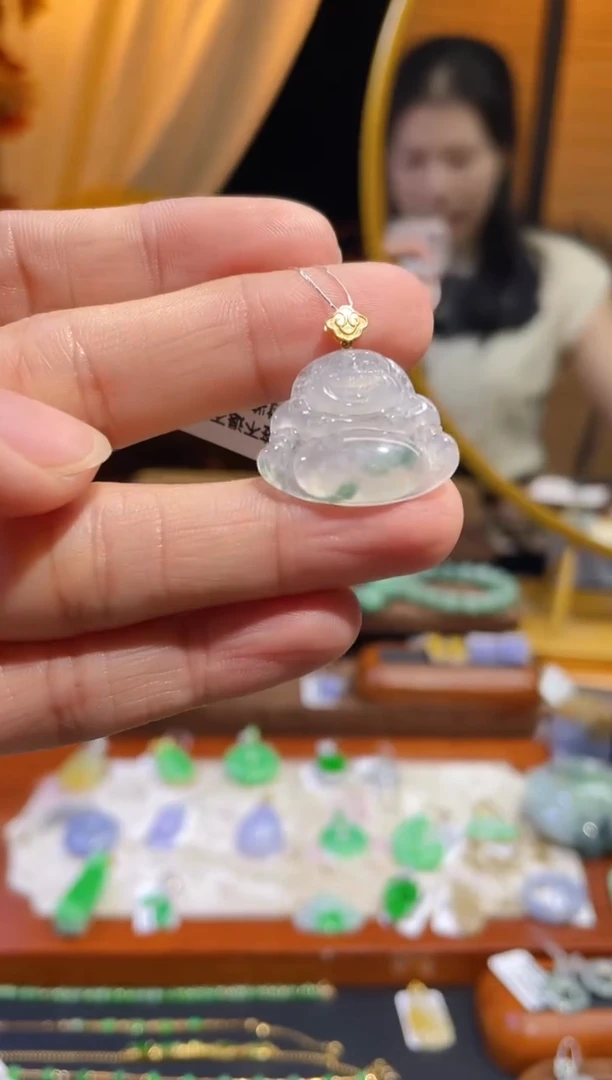 颈饰18K金镶嵌翡翠佛公
