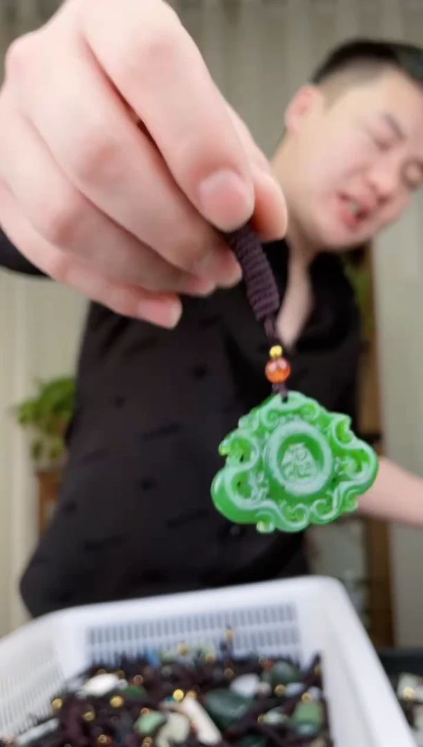 【闪购商品】和田玉挂件未镶嵌拍一发一，多样性发货！