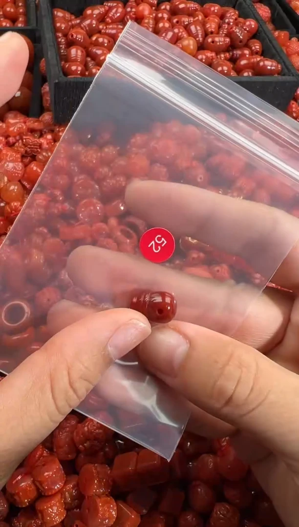 南红玛瑙未镶嵌颈饰1