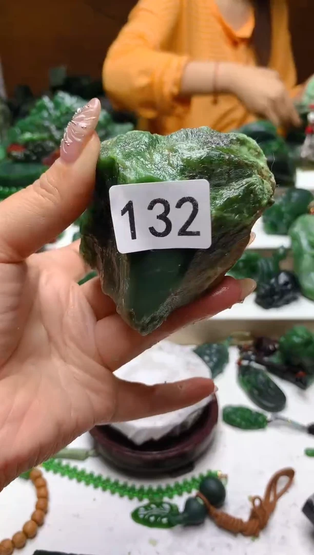 未镶嵌和田玉（碧玉）珠宝半成品1