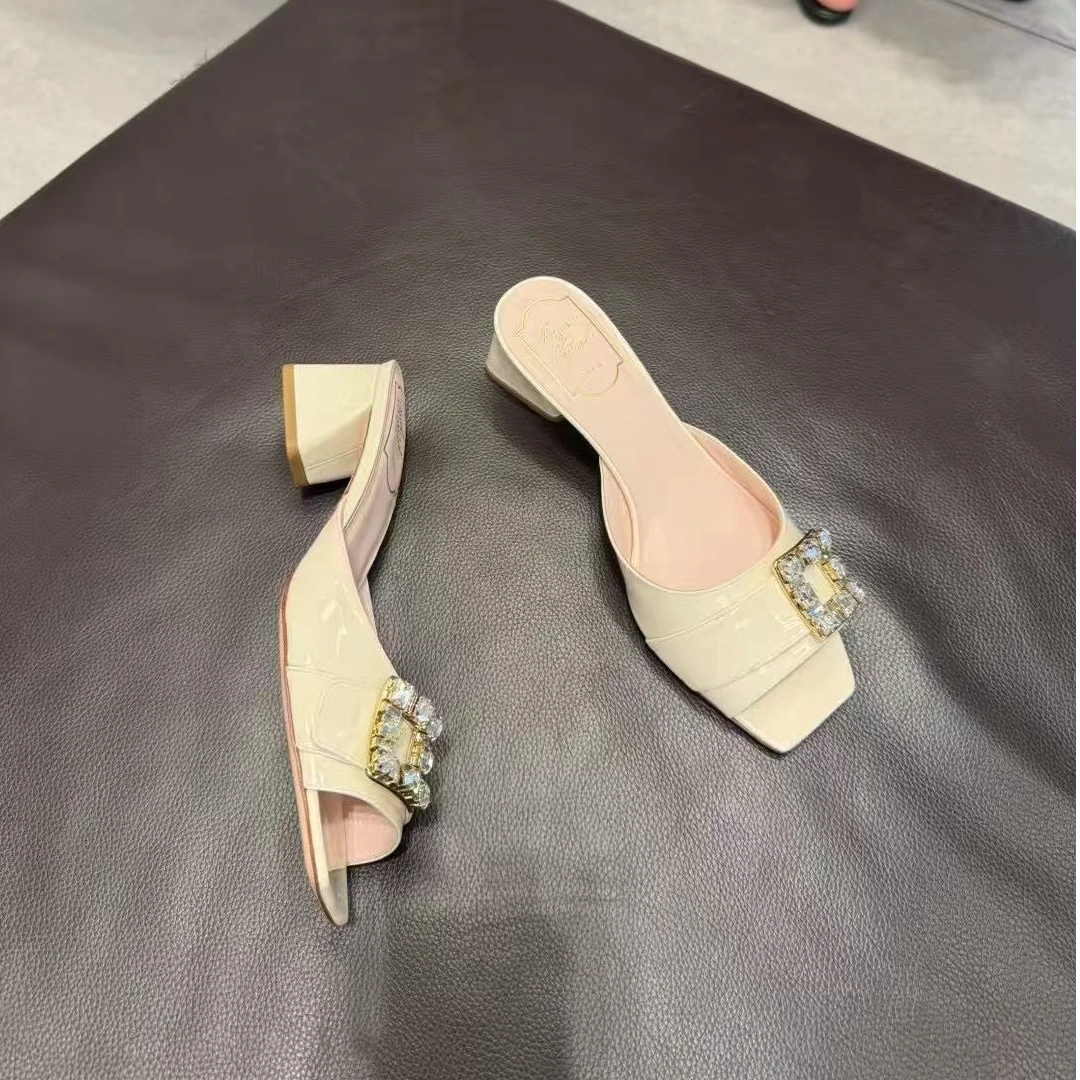 未使用 Roger Vivier/罗杰·维威耶 /六六/奶白色钻扣低跟拖鞋