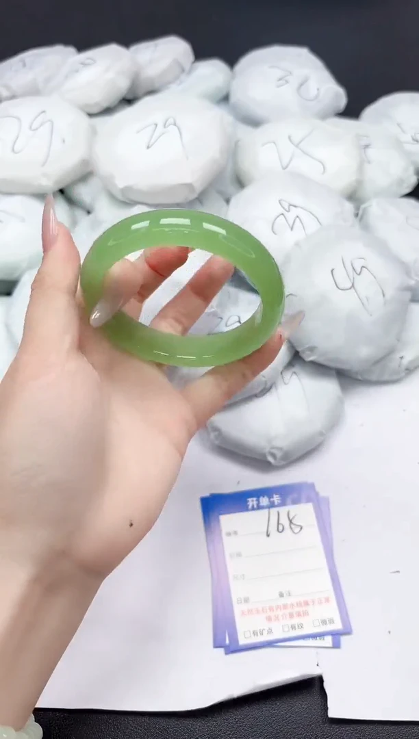 未镶嵌手镯石英质玉165/6062