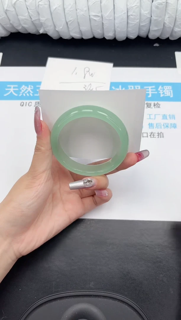 【闪购商品】石英质玉手镯未镶嵌238-57.6