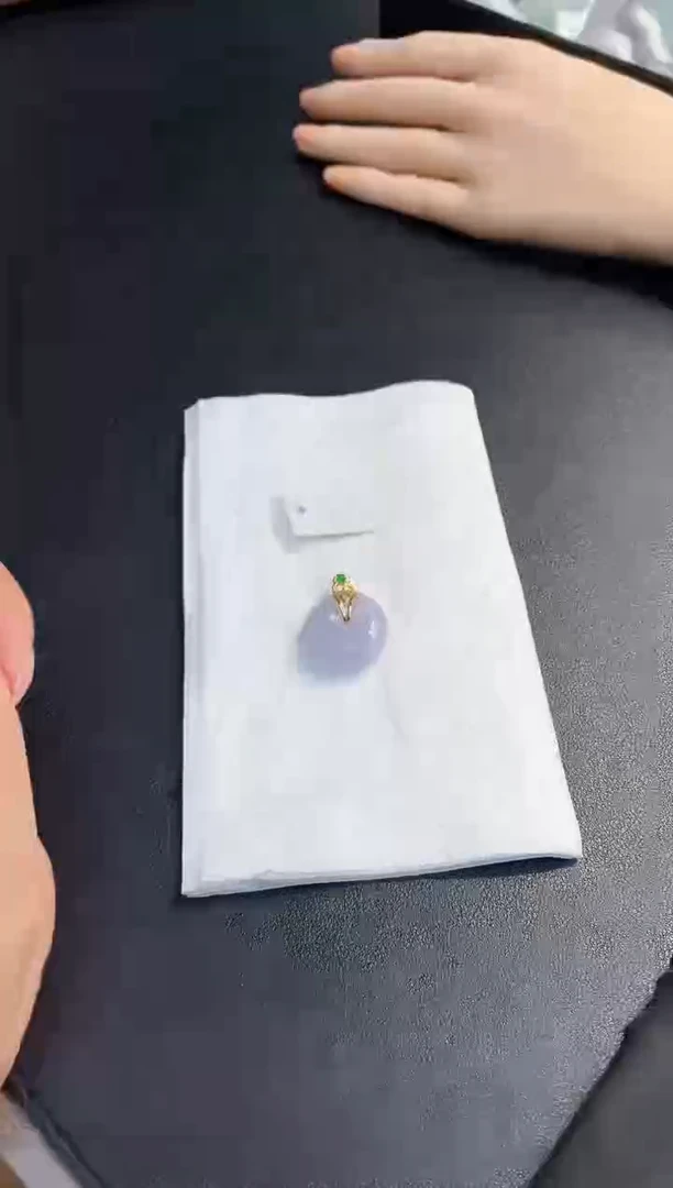 吊坠(不含链)18K金镶嵌翡翠四*面包扣