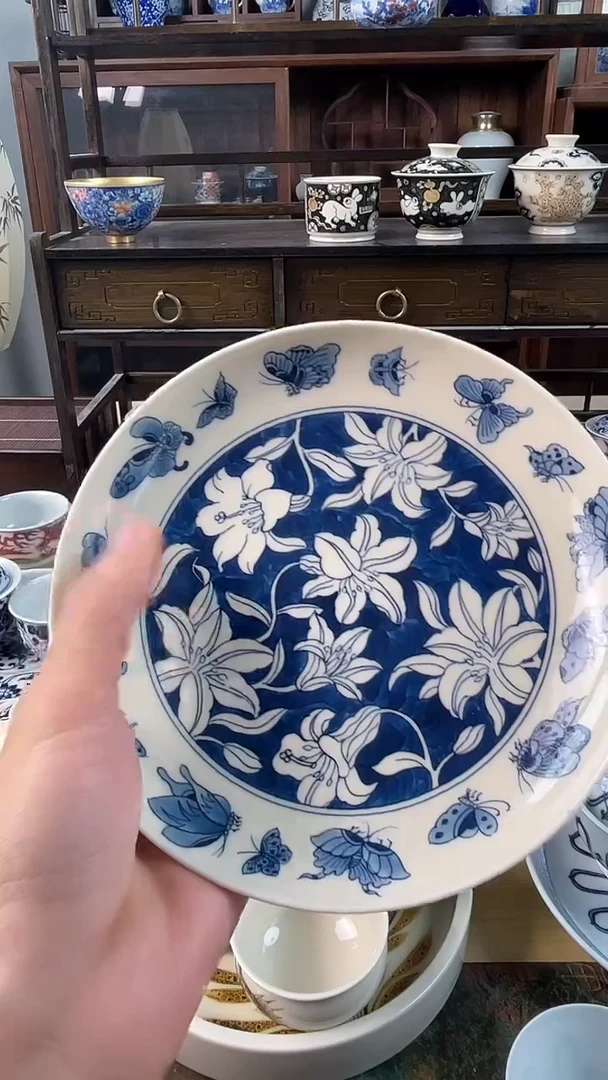 景德镇手工手绘二号釉蝴蝶百合壶承