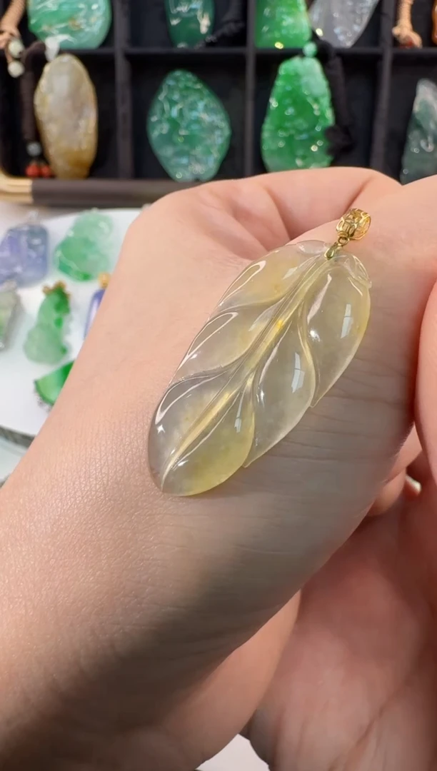 颈饰18K金镶嵌翡翠缅甸A货翡翠