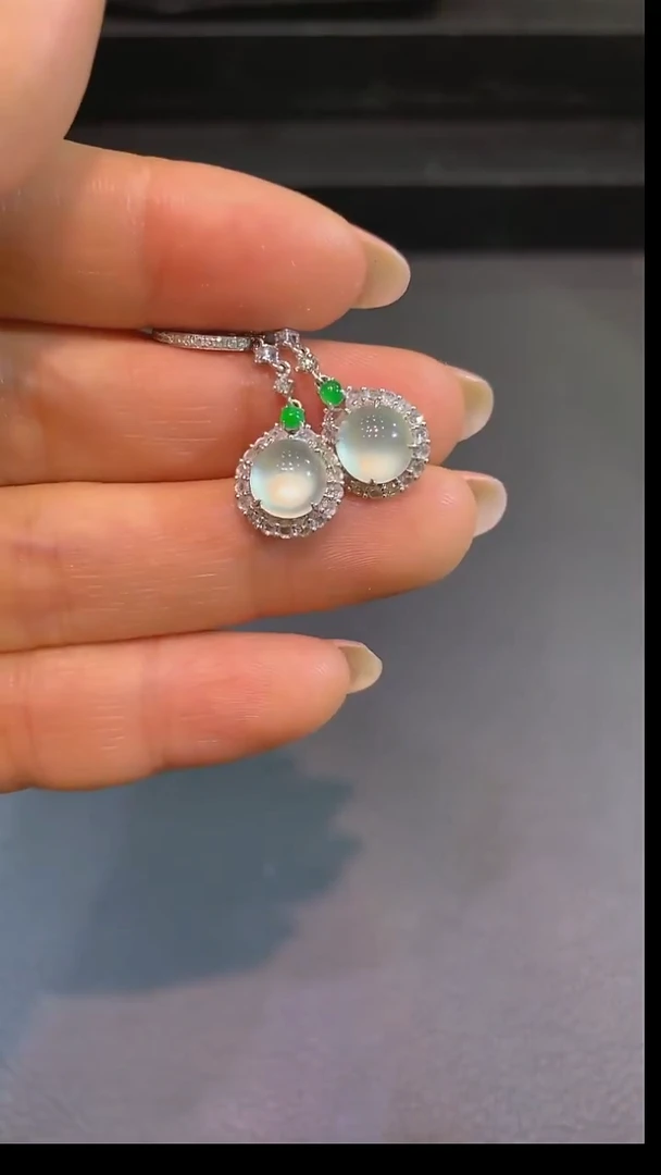 18K金镶嵌翡翠耳饰耳坠