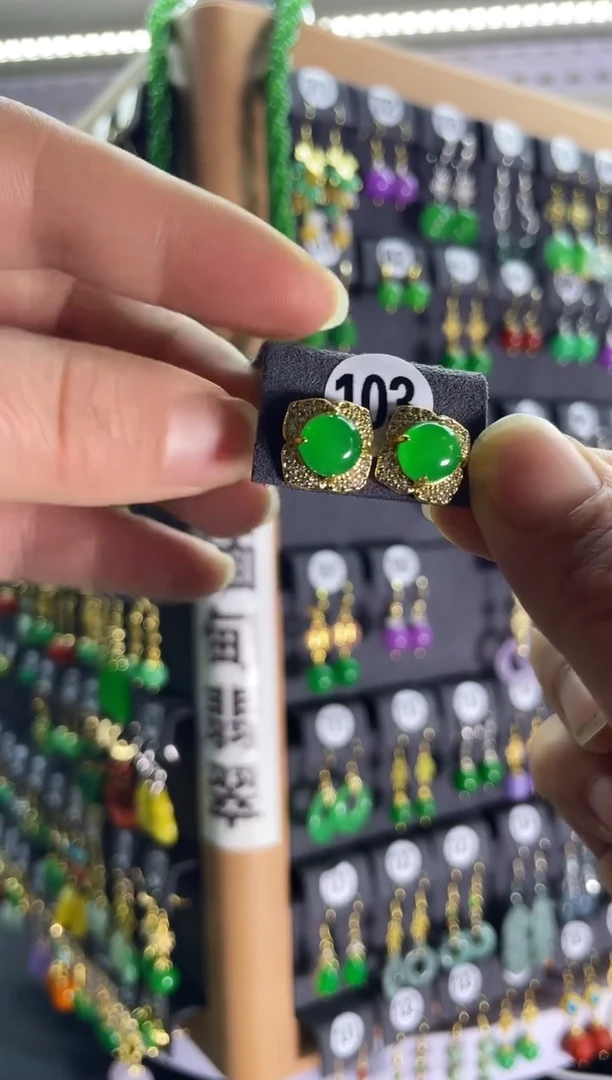 【闪购商品】翡翠耳饰银S925镶嵌103...
