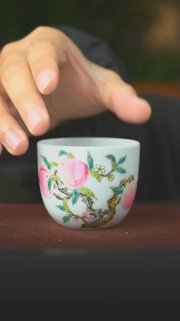 陶瓷粉彩三桃罗汉杯