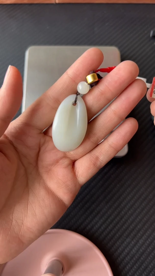 【闪购商品】和田玉吊坠(赠链)未镶嵌且末微色差米达