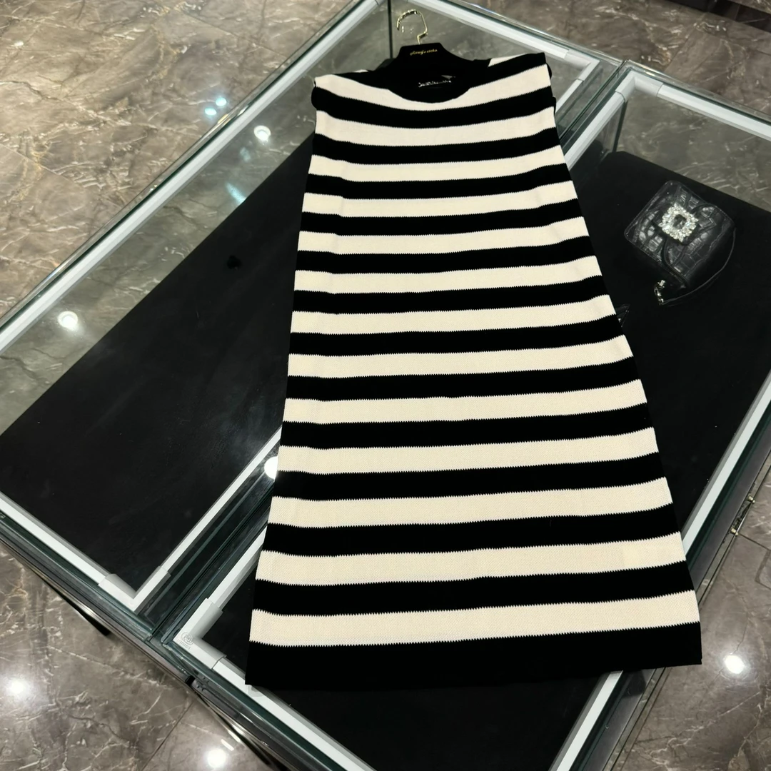 weilai-度假风气质条纹黑白撞色无袖设计宽松连衣裙-161百搭