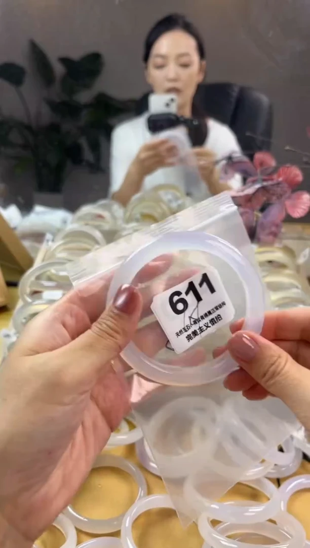 玛瑙/玉髓手镯未镶嵌611