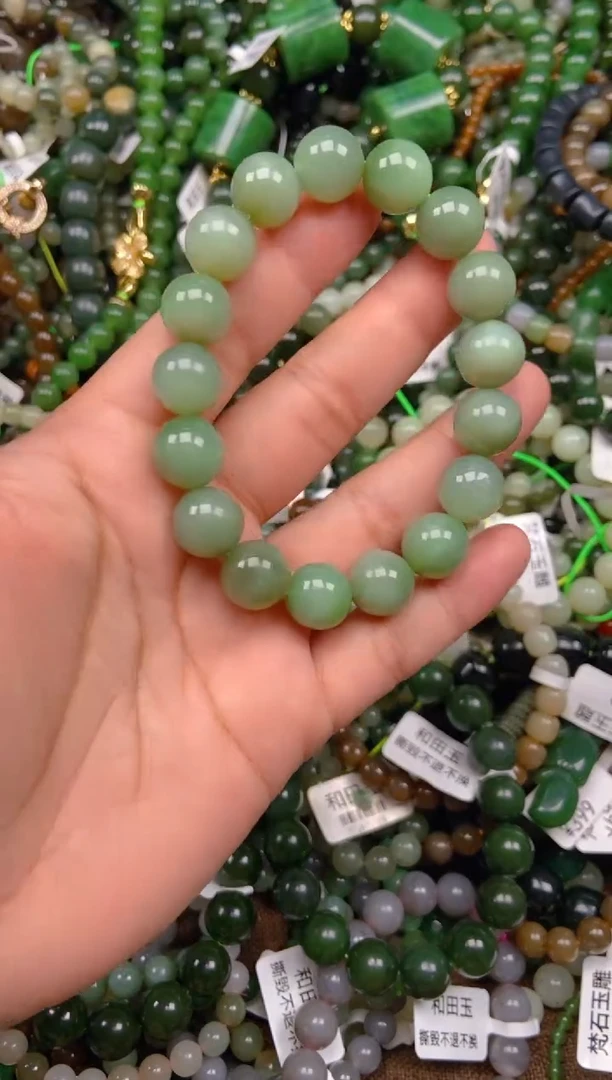 和田玉未镶嵌颈饰1